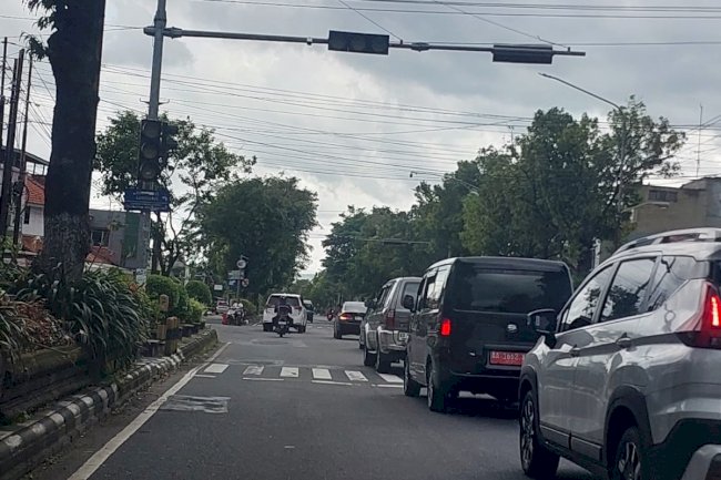 Lampu Traffic Light Ngingas Mati? Tim Traffic Dishub Klaten Langsung Gas Perbaiki!