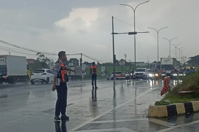 17 Personel Dishub Klaten Amankan Lalin Takziah Alm. Wakil Bupati Benny Indra