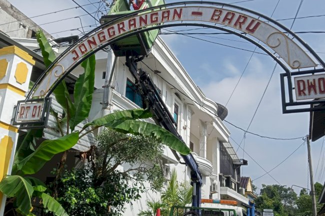 Respons 25 Menit! Dishub Klaten Perbaiki PJU Padam di Samping Alfamart Kota Baru