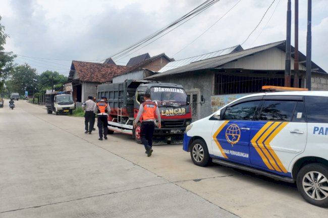 Warga WA, Dishub Gerak! 3 Truk Galian C Kena Peringatan Tertulis di Jalur Tulung-Cokro-Janti-Sidoharjo