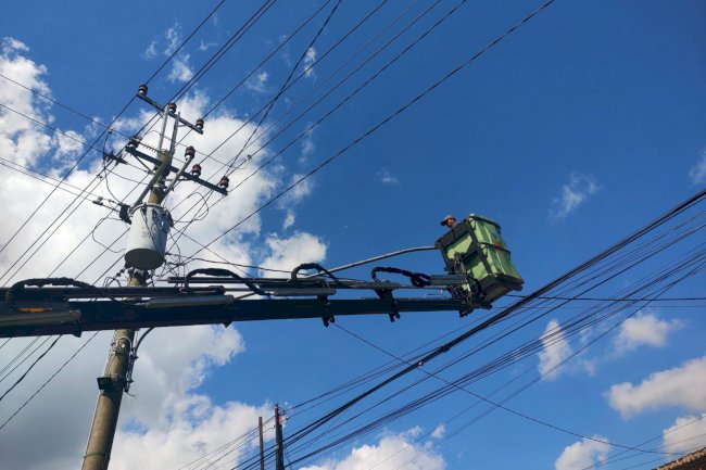 Tim PJU Dishub Klaten Ganti Lampu LED 60W di Ruas Jalan RSI Drono 