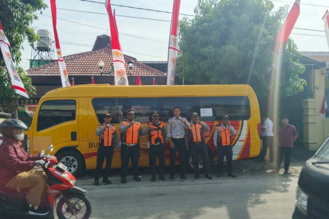 Dari Yogyakarta ke Klaten, Pengawalan Penuh Kehormatan