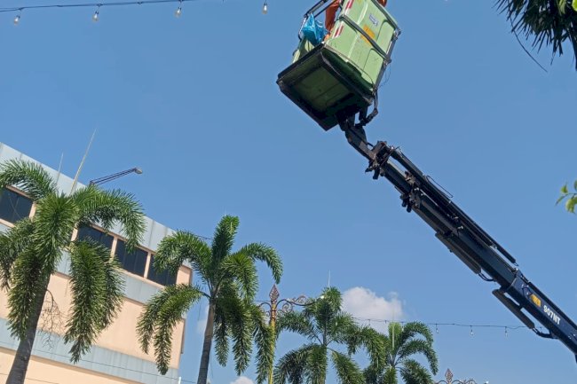 Menggantung Tinggi, Tim PJU Percantik Depan Klatos