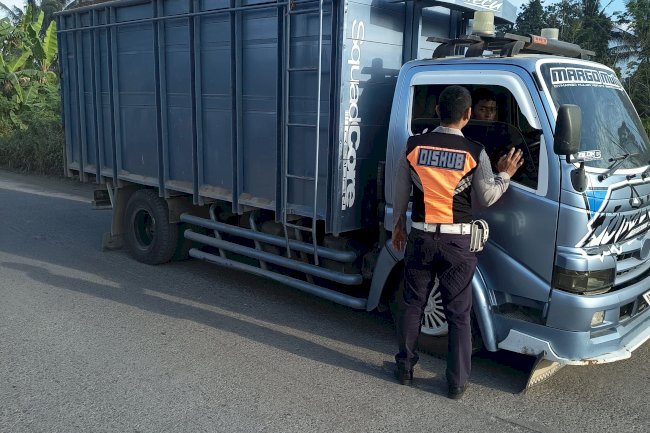 Pagi di Karangnongko: Truk Pasir Kena Sasaran Hunting