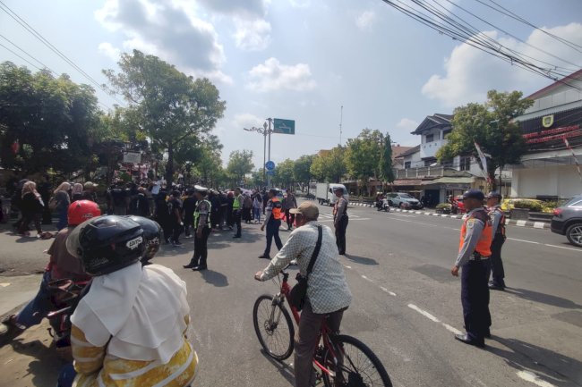Barikade Oranye Bersiaga, Demo BKK Berjalan Tanpa Kekacauan