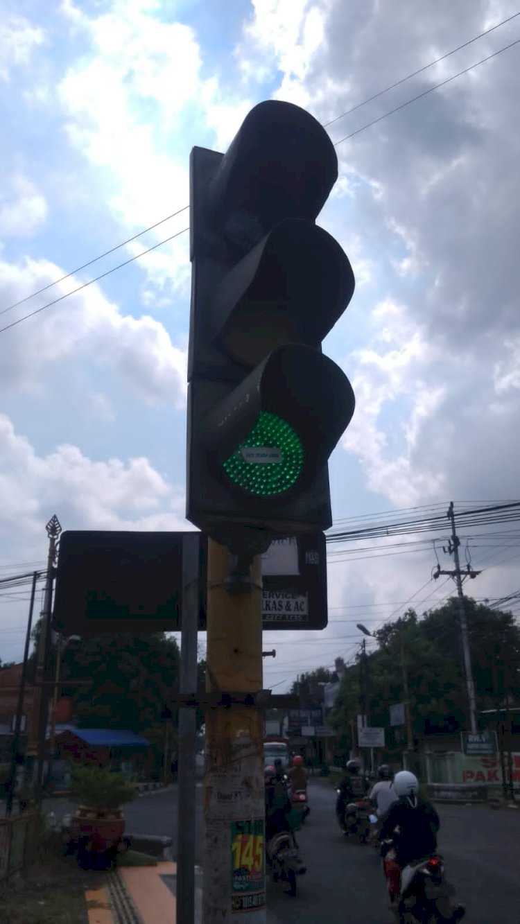  Penggantian lampu aspek hijau TL simpang 4 sangkal Putung