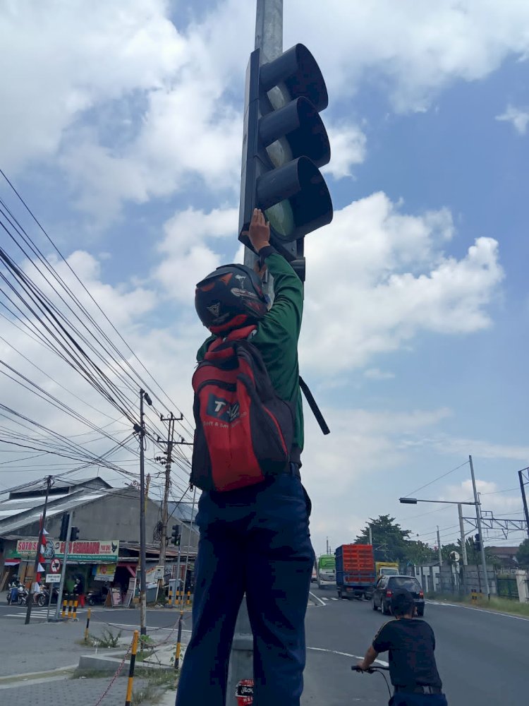 Perbaikan Traffic Light Krapyak