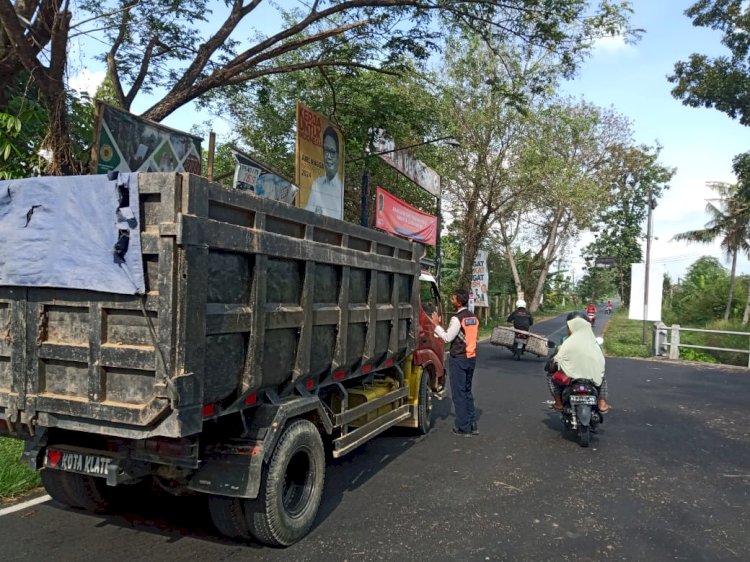 Penertiban Jalur Material