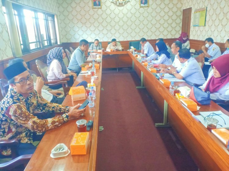 Rapat kerja komisi III dengan DPUPR dan Dinas Perhubungan