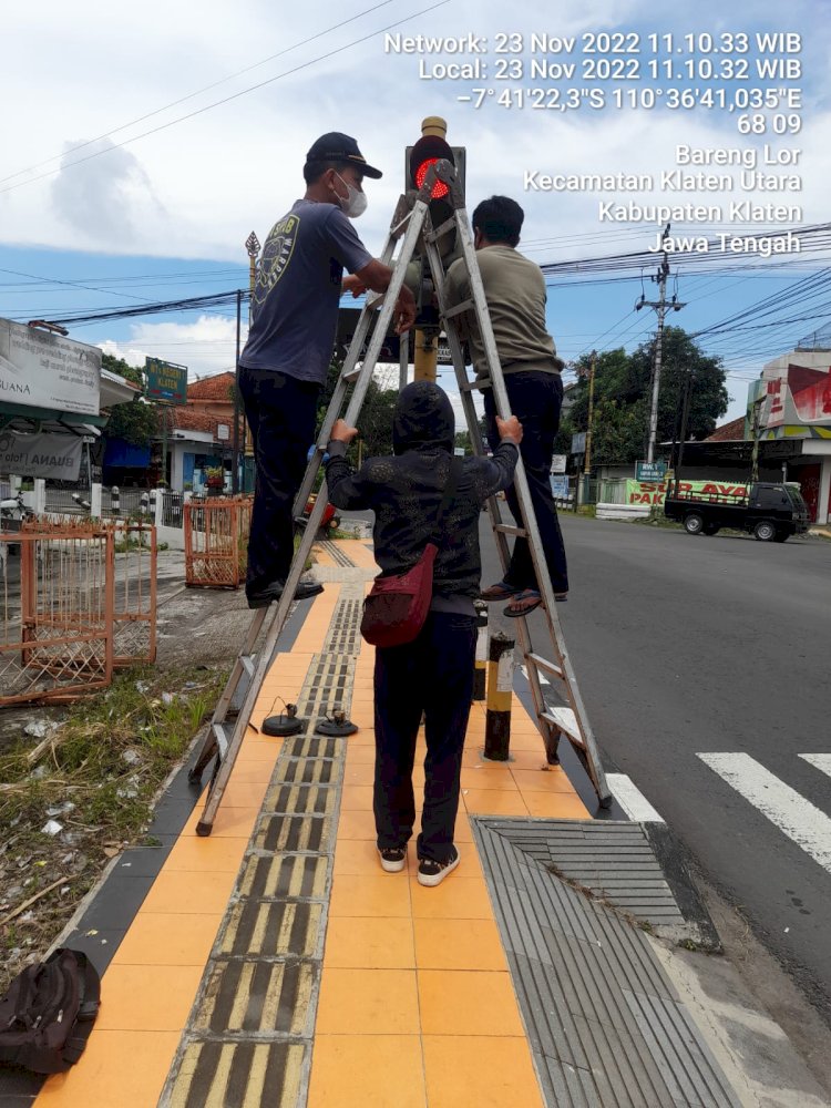 Perbaikan dan penggantian led traffic light 