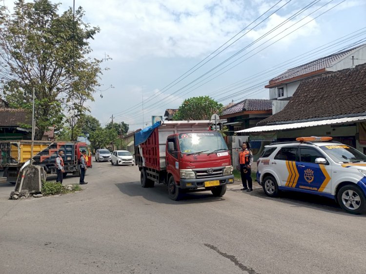 Giat Penertipan Jalur Truk Urug 