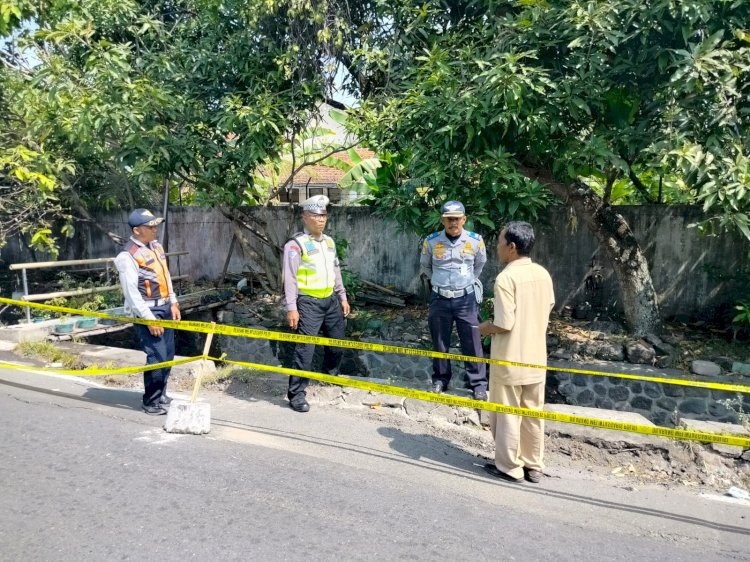 Pengalihan Tronton Urug dan Survei Jl. Ambles di Prambanan