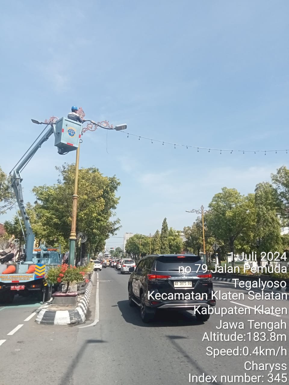 Pemasangan Lampu Hias