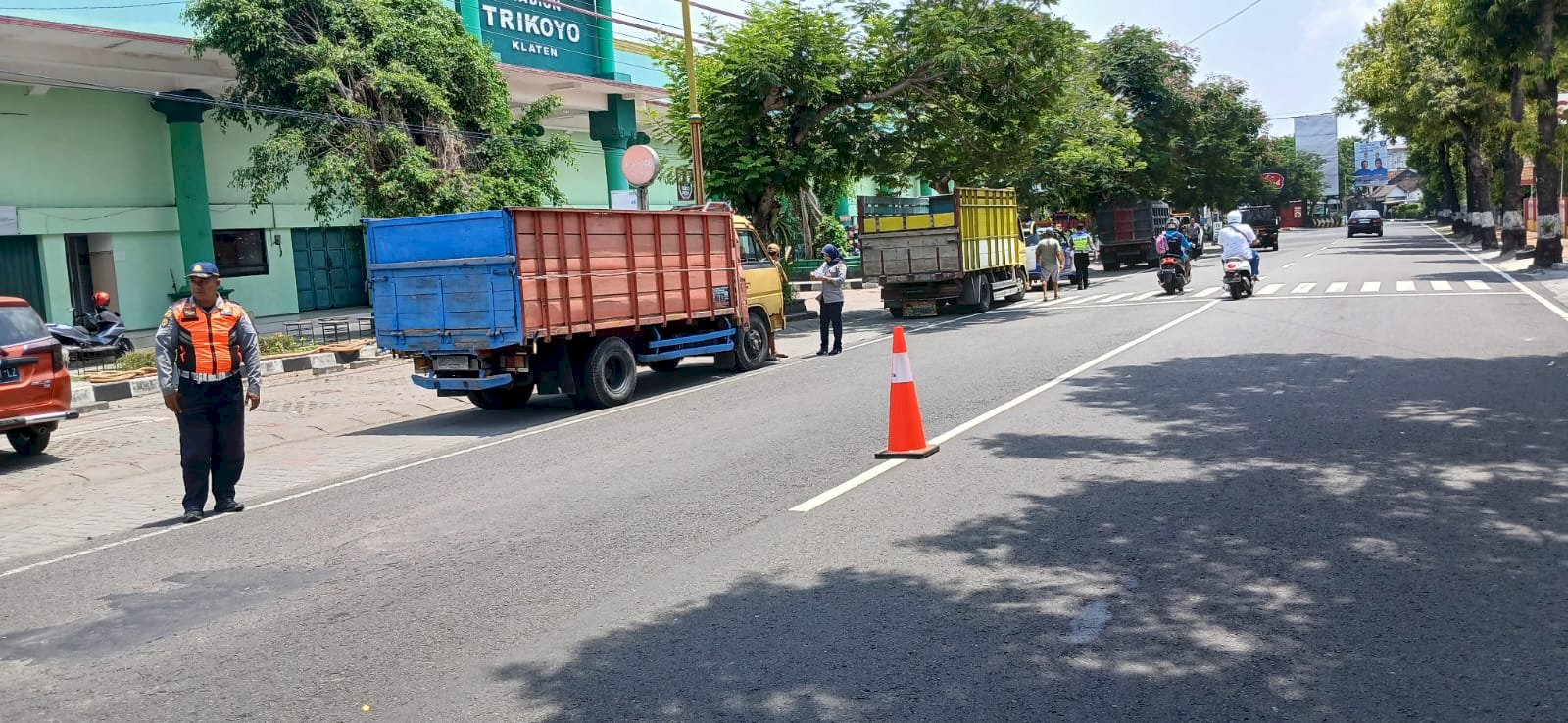 Truk Gol C dan Jalur Larangan