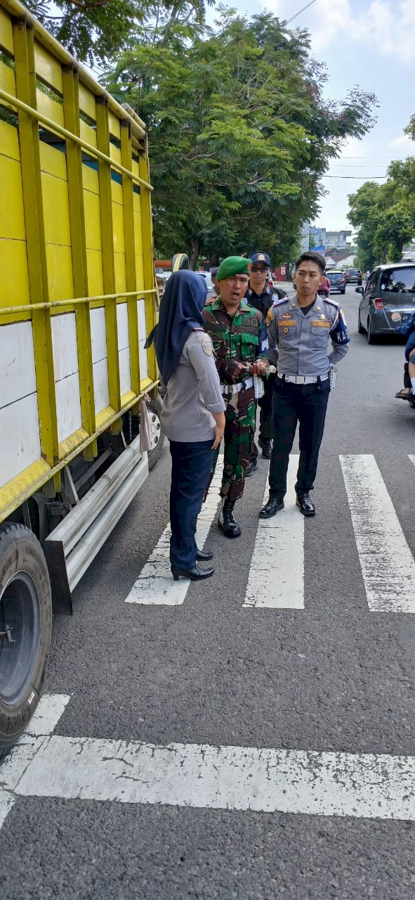 Truk Gol C dan Jalur Larangan