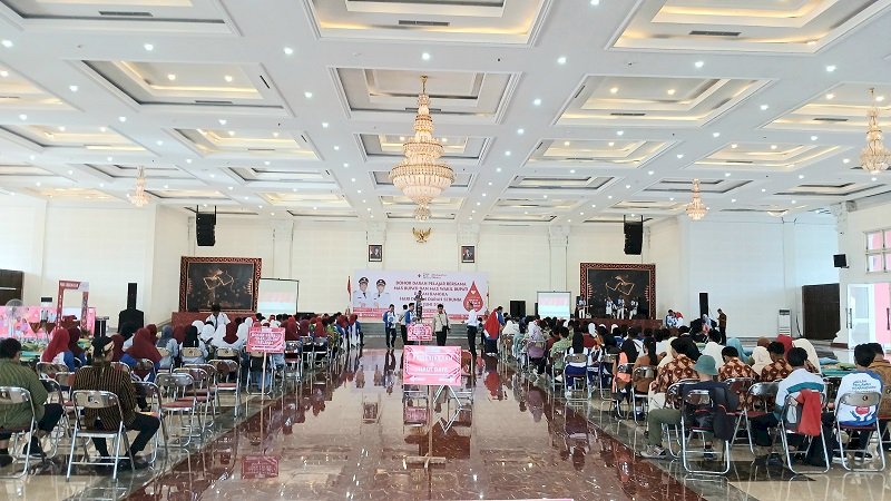 Petugas Dishub Klaten Amankan dan Atur Lalu Lintas di Gedung GBK Klaten