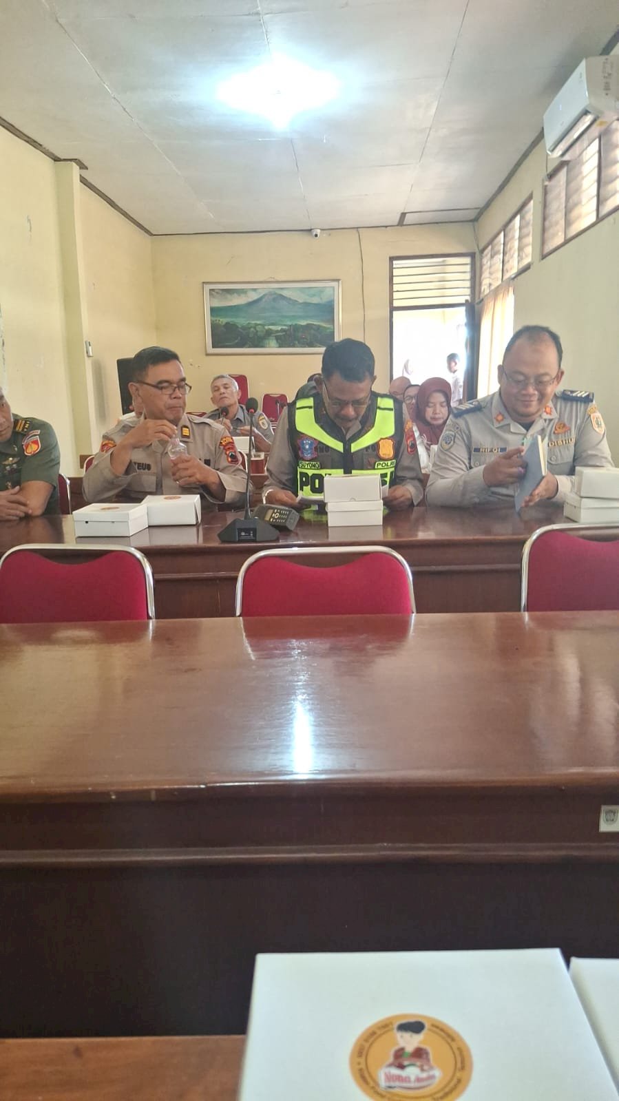 Saudara Rifki, Perwakilan dari Seksi Dalops Bidang Lalu Lintas Dinas Perhubungan Klaten, Menghadiri Rapat Koordinasi Pengamanan dan Penertiban Klaten Lurik Night Carnival