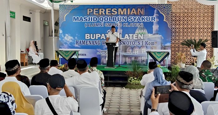 Dishub Klaten Atur Lalu Lintas di Depan SMP Prambanan untuk Acara Peresmian Masjid Qolbun Syakur