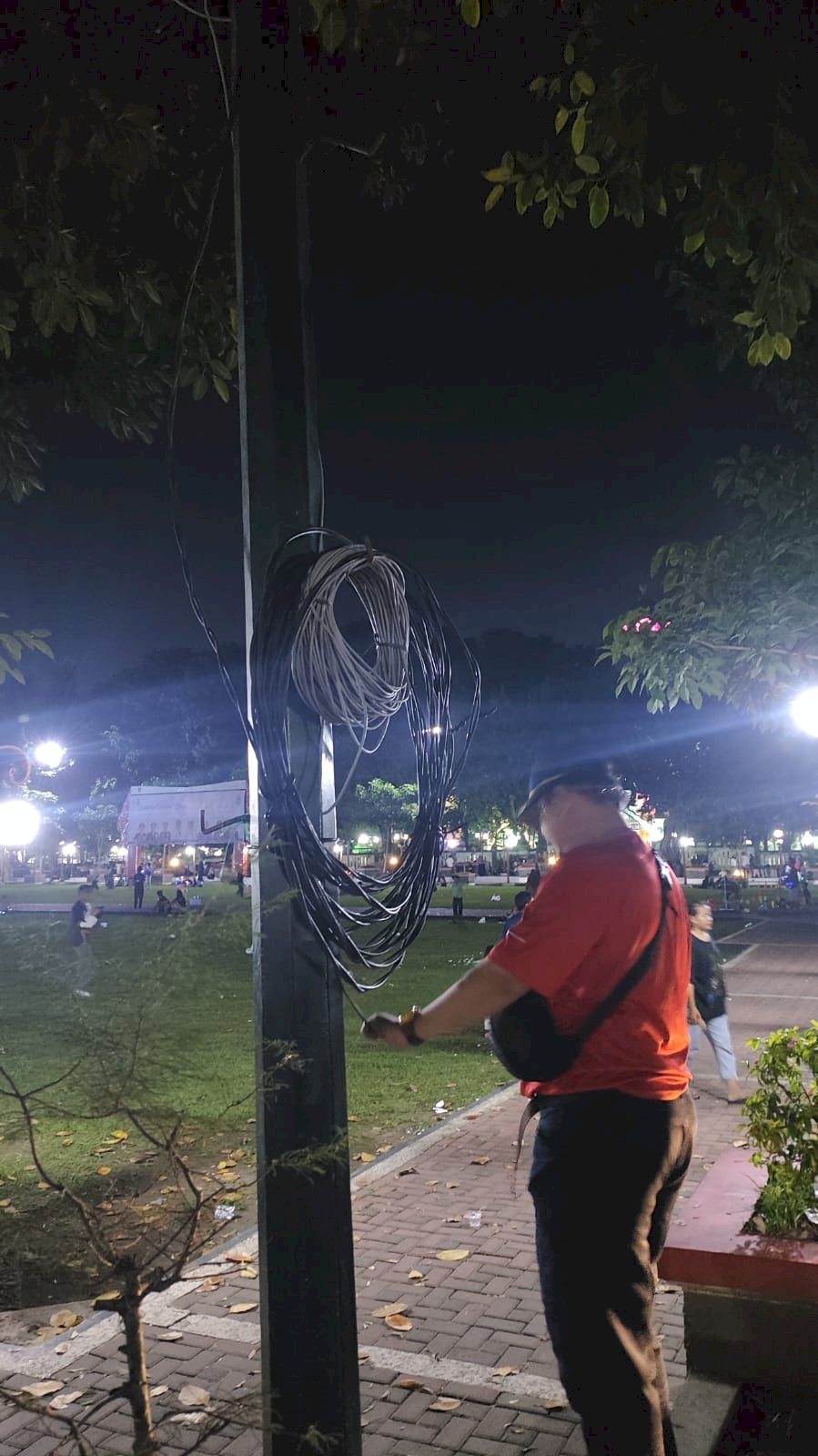 Dinas Perhubungan Kabupaten Klaten Menindaklanjuti Aduan Kabel Putus di Alun-Alun