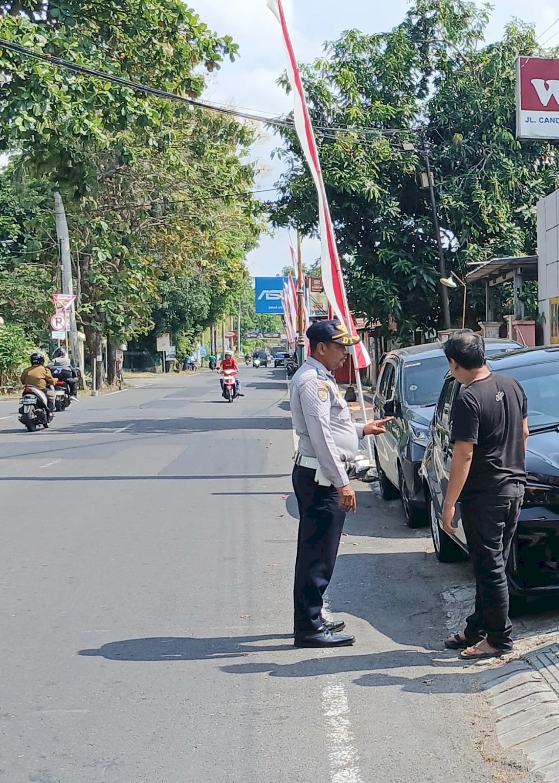 Dishub Klaten Tindaklanjuti Aduan Media Sosial, Tertibkan Parkir Liar di Kawasan TWC Prambanan