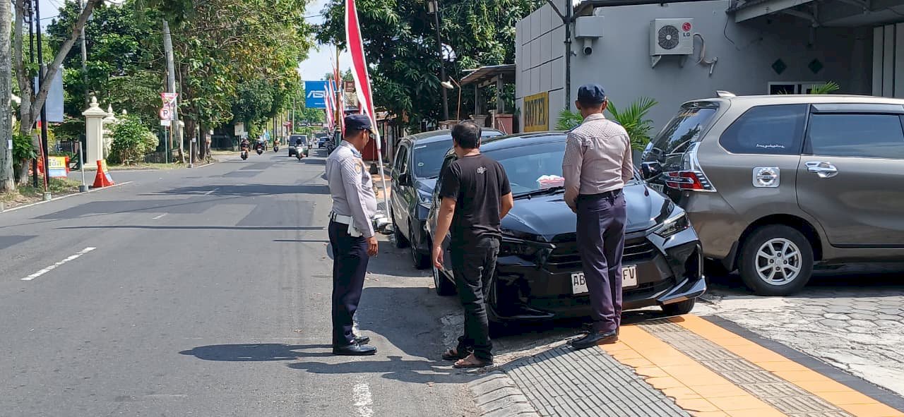 Dishub Klaten Tindaklanjuti Aduan Media Sosial, Tertibkan Parkir Liar di Kawasan TWC Prambanan