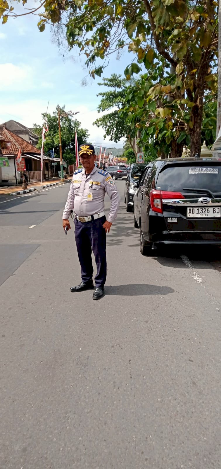 Dishub Klaten Tindaklanjuti Aduan Media Sosial, Tertibkan Parkir Liar di Kawasan TWC Prambanan
