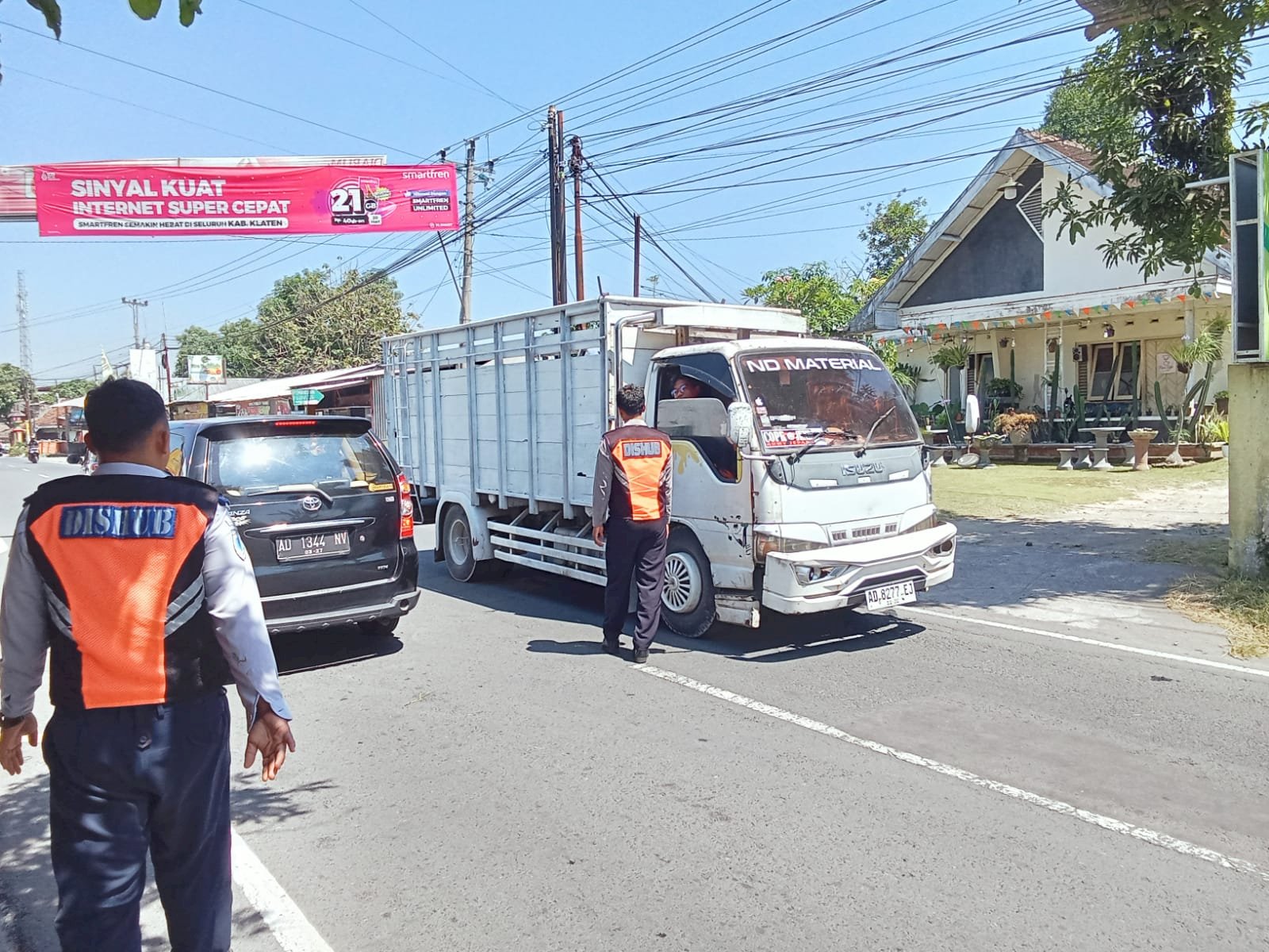 Patwal Dishub Klaten Sukses Gelar Pengawasan Angkutan Galian C di Simpang 4 Polsek Kebonarum