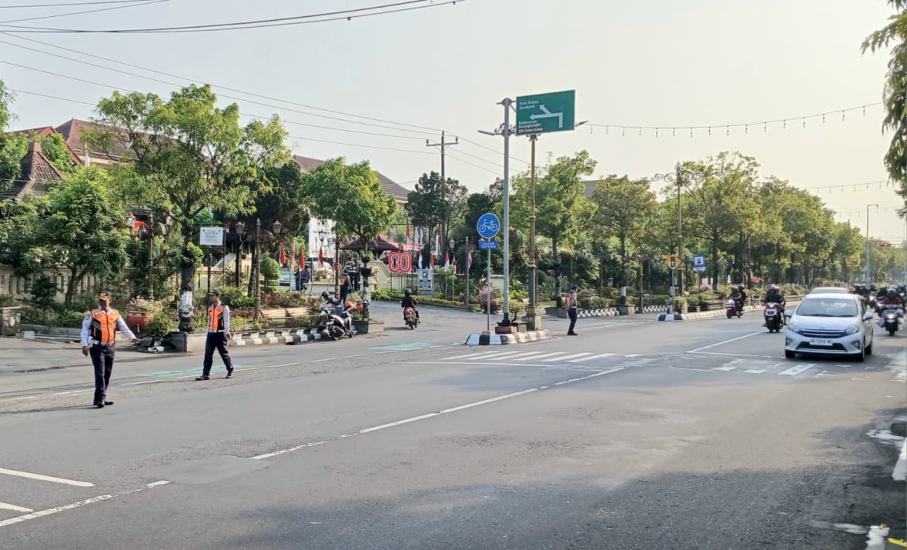 Patwal Dishub Klaten Sukses Atur Lalu Lintas dan Parkir pada Apel PAM Swakarsa Pemda Klaten