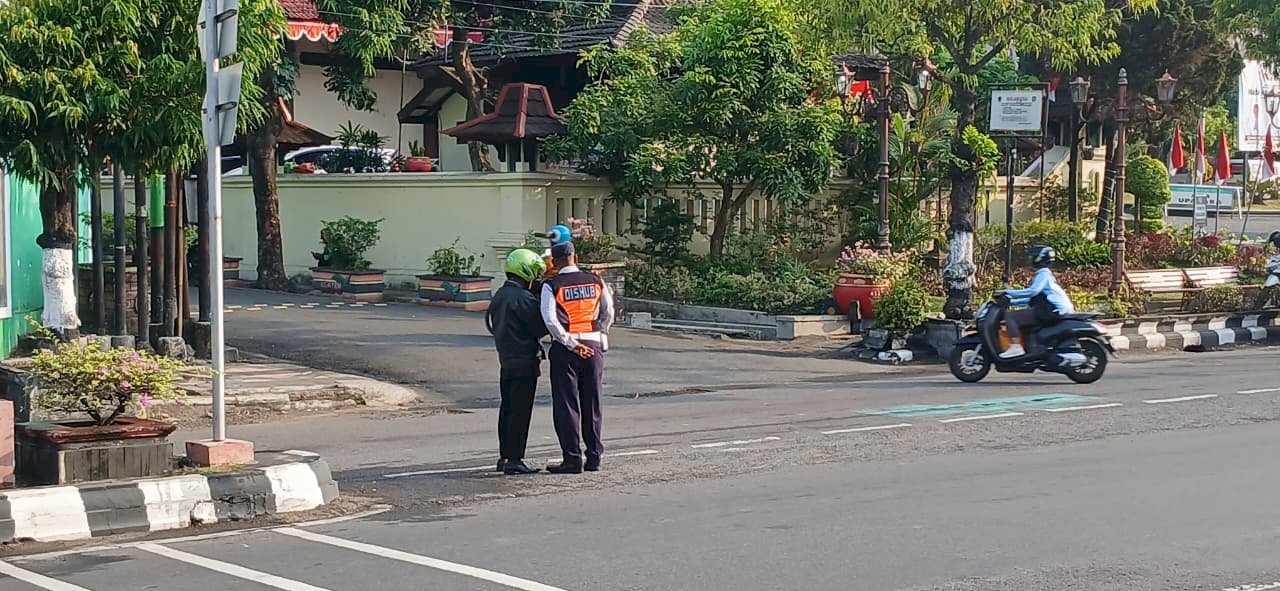 Patwal Dishub Klaten Sukses Atur Lalu Lintas dan Parkir pada Apel PAM Swakarsa Pemda Klaten