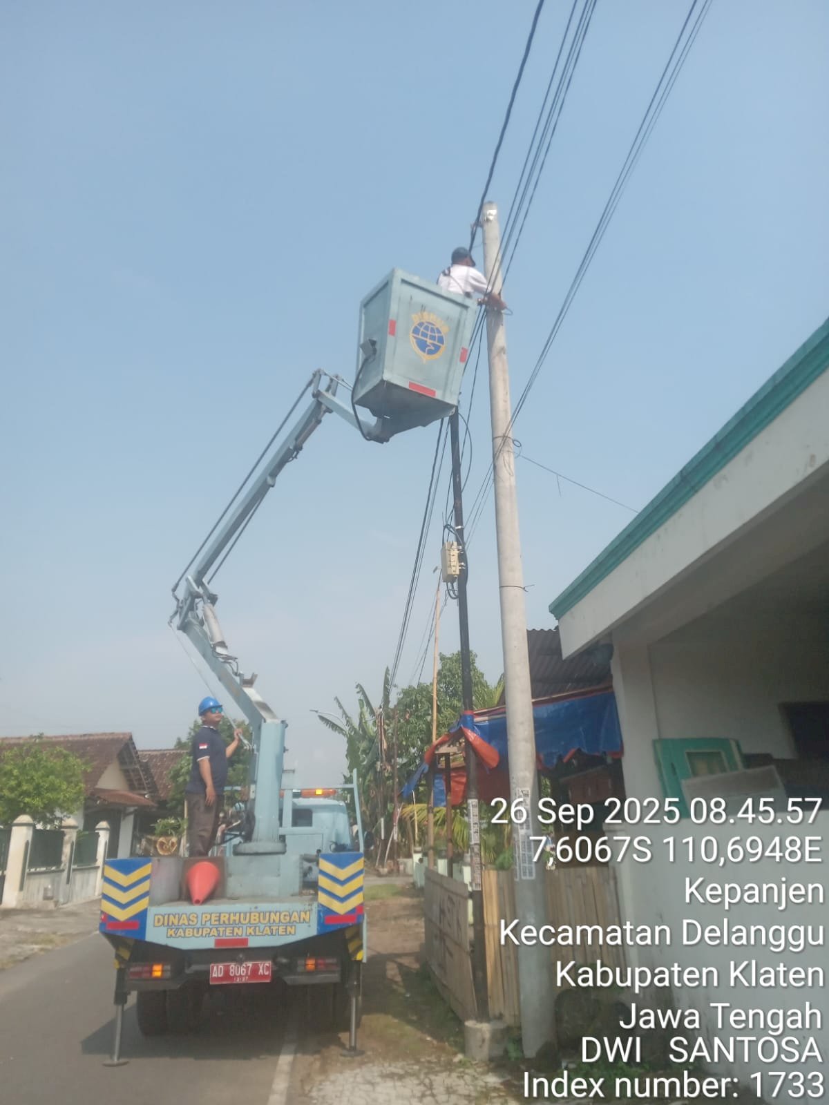 Tim PJU Bergerak Cepat Perbaiki Jaringan Kabel yang Putus di Samping Masjid Al Mubarokah Kepanjen