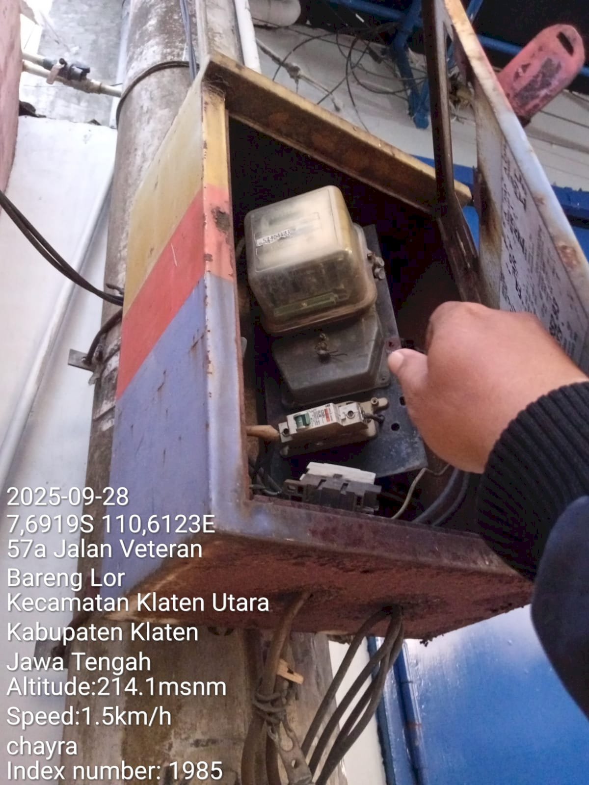Perbaikan Lampu PJU di Pertigaan Sangkal Putung Tuntas, Jalan Veteran Kembali Bercahaya!