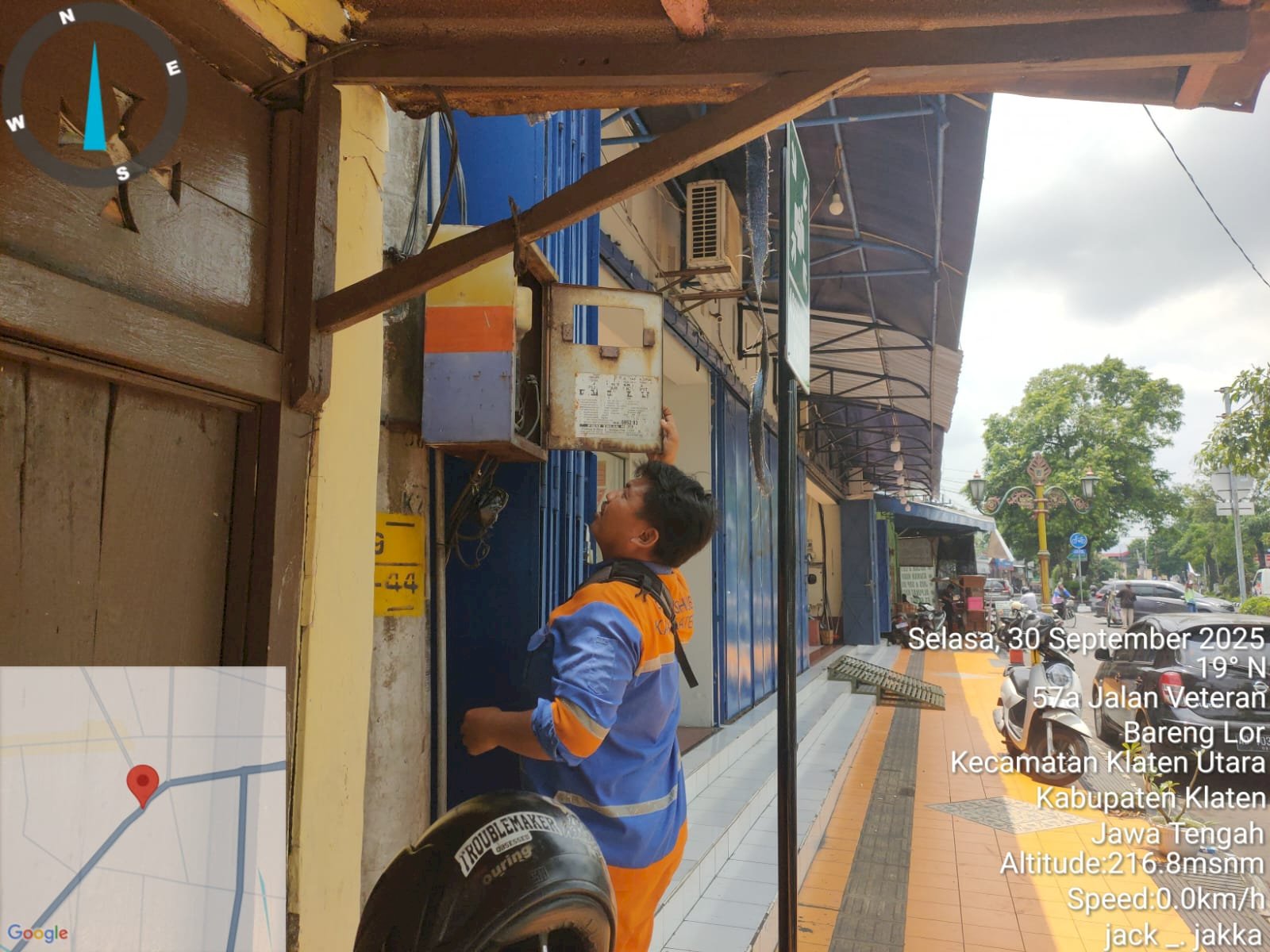 Perbaikan Lampu PJU di Pertigaan Sangkal Putung Tuntas, Jalan Veteran Kembali Bercahaya!