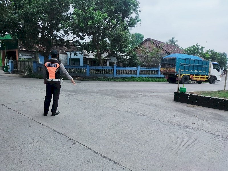 Tim Patwal Dishub Klaten Sukses Awasi Lalu Lintas Truk Galian C di Karangnongko! 