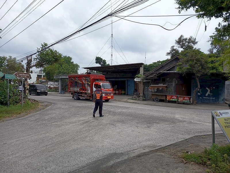 Tim Patwal Dishub Klaten Sukses Awasi Lalu Lintas Truk Galian C di Karangnongko! 