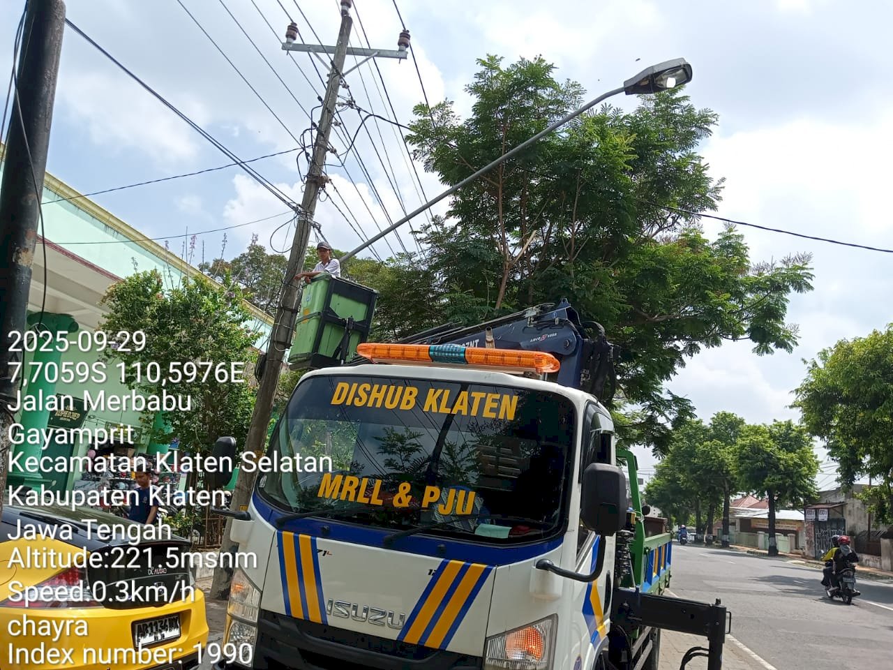 Kilatan Perbaikan PJU Depan Stadion Trikoyo: Dari Aduan Hingga Sinar Terang Kembali! 