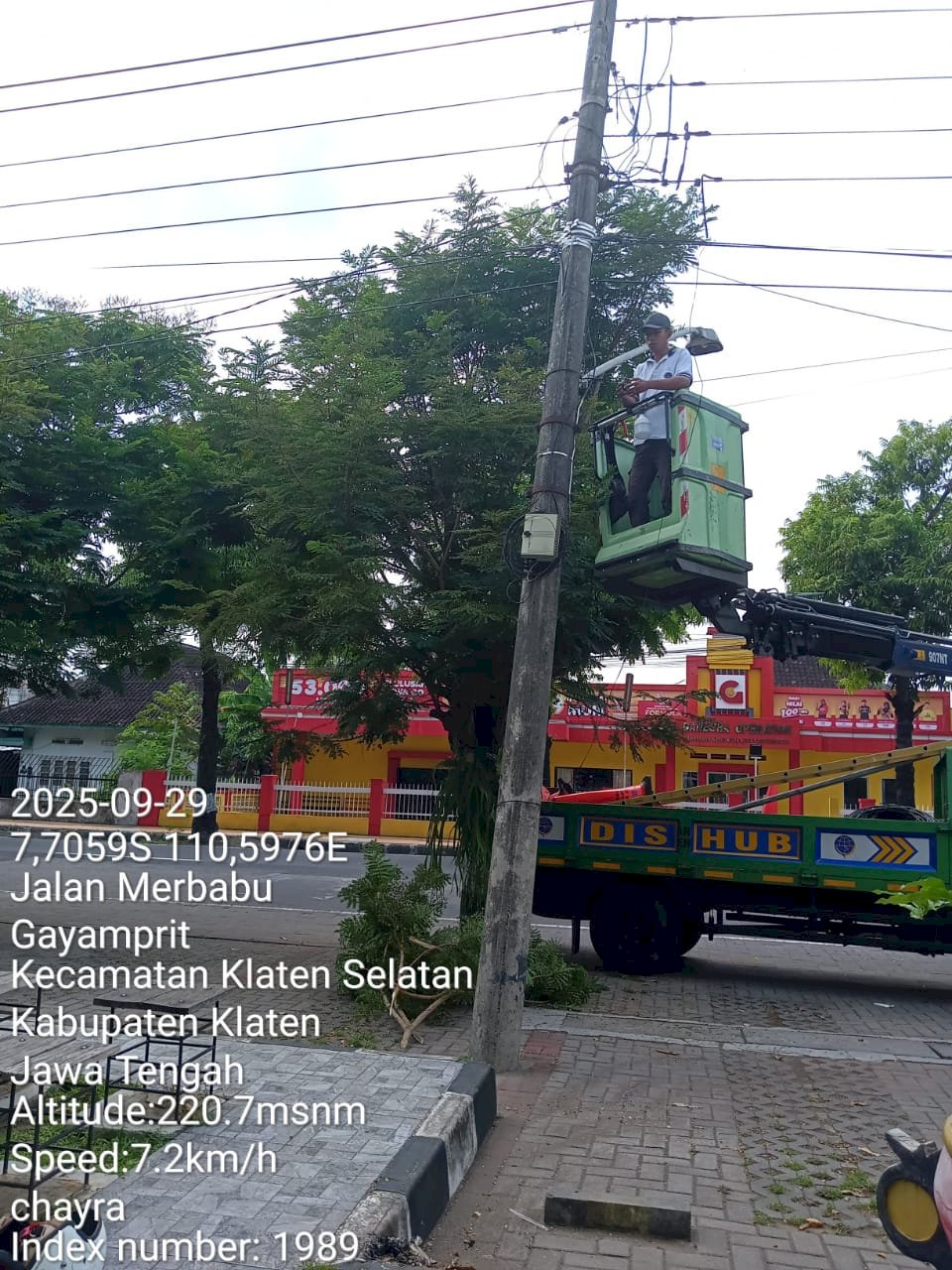 Kilatan Perbaikan PJU Depan Stadion Trikoyo: Dari Aduan Hingga Sinar Terang Kembali! 