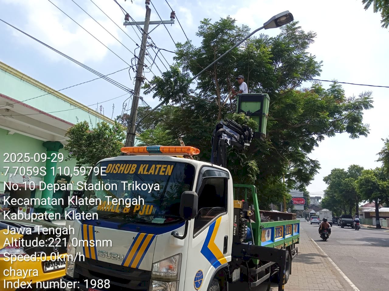 Kilatan Perbaikan PJU Depan Stadion Trikoyo: Dari Aduan Hingga Sinar Terang Kembali! 