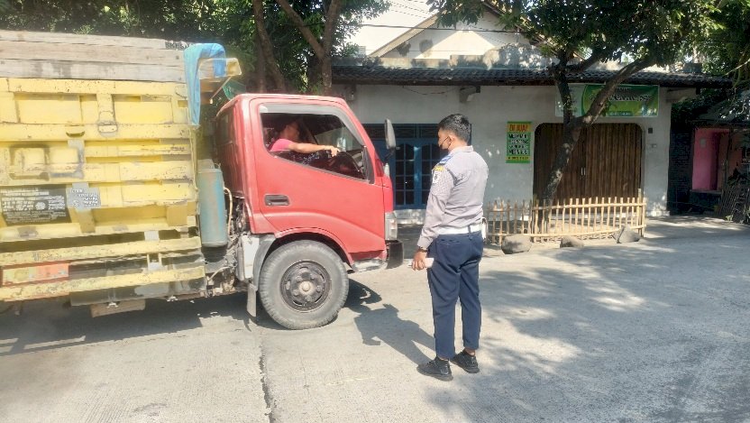 Rapi Terpantau, Giat Pengawasan Angkutan Golongan C di Simpang 3 Tugu Nangka Berjalan Mulus