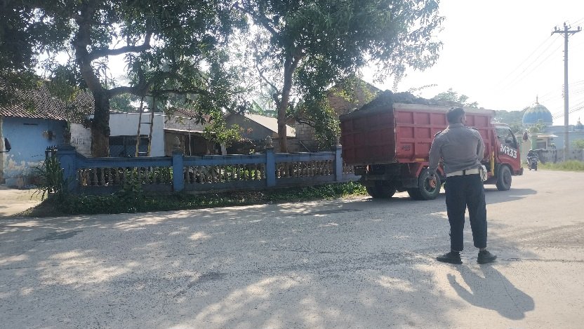 Rapi Terpantau, Giat Pengawasan Angkutan Golongan C di Simpang 3 Tugu Nangka Berjalan Mulus