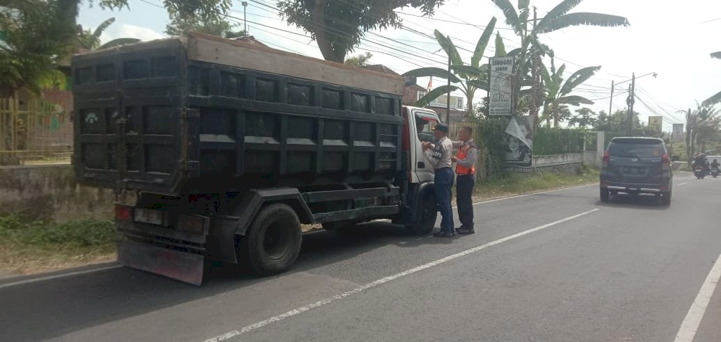 Galian C Didikte! Dishub Klaten dan Polsek Kebonarum ‘Obok-Obok’ Simpang 4