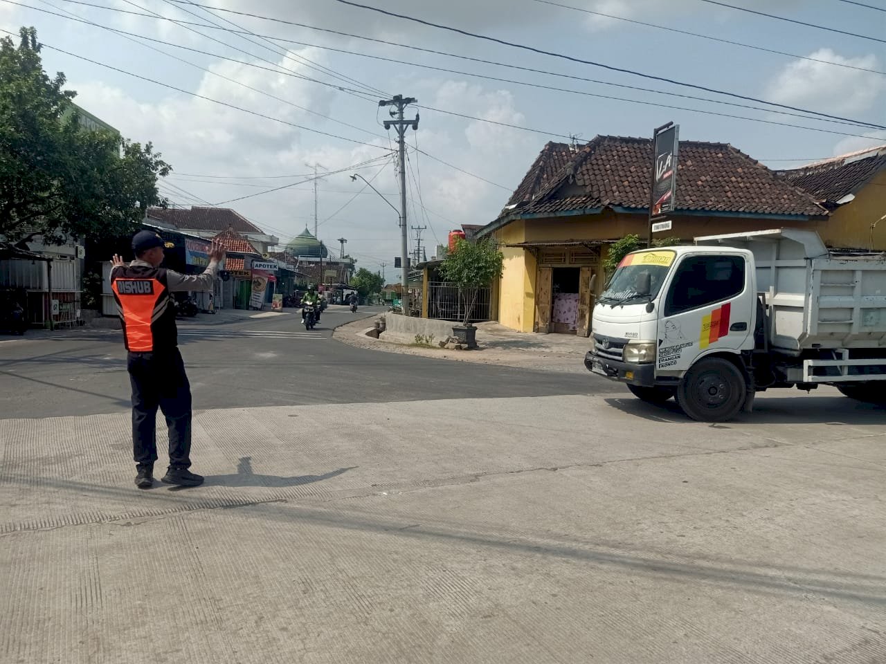 Dalops Tangan Besi: Truk Galian C Tertib di Tiga Simpang Panas!