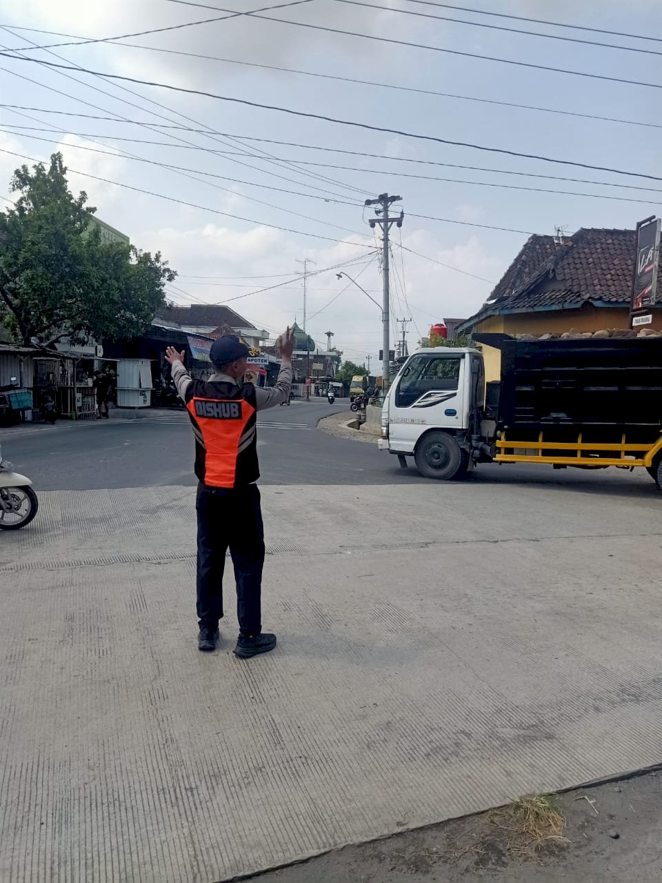 Dalops Tangan Besi: Truk Galian C Tertib di Tiga Simpang Panas!