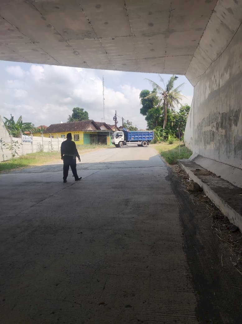 Dalops Tangan Besi: Truk Galian C Tertib di Tiga Simpang Panas!