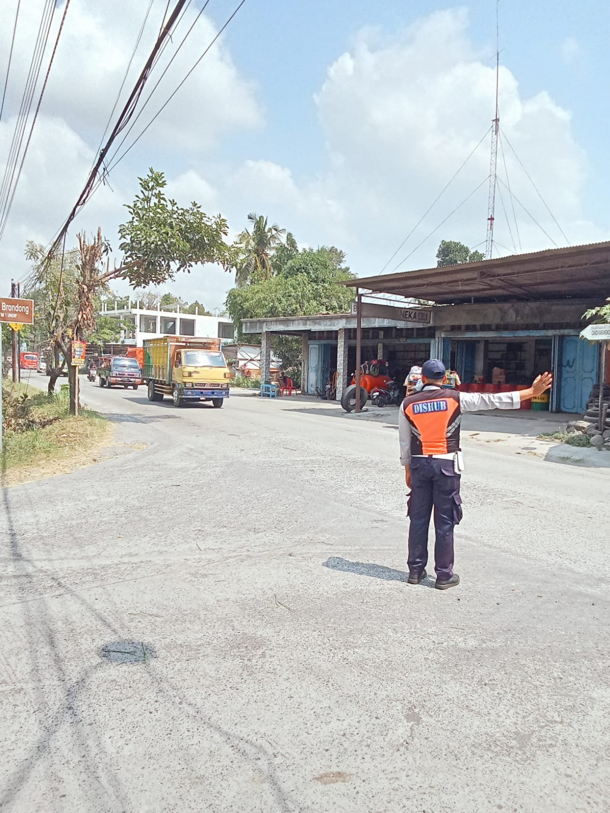 Dalops Tangan Besi: Truk Galian C Tertib di Tiga Simpang Panas!