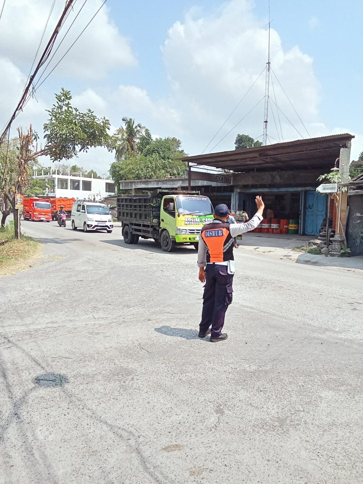 Dalops Tangan Besi: Truk Galian C Tertib di Tiga Simpang Panas!