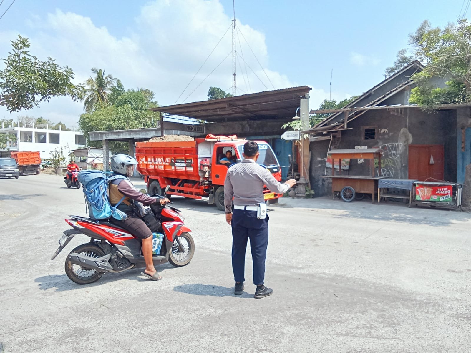 Dalops Tangan Besi: Truk Galian C Tertib di Tiga Simpang Panas!