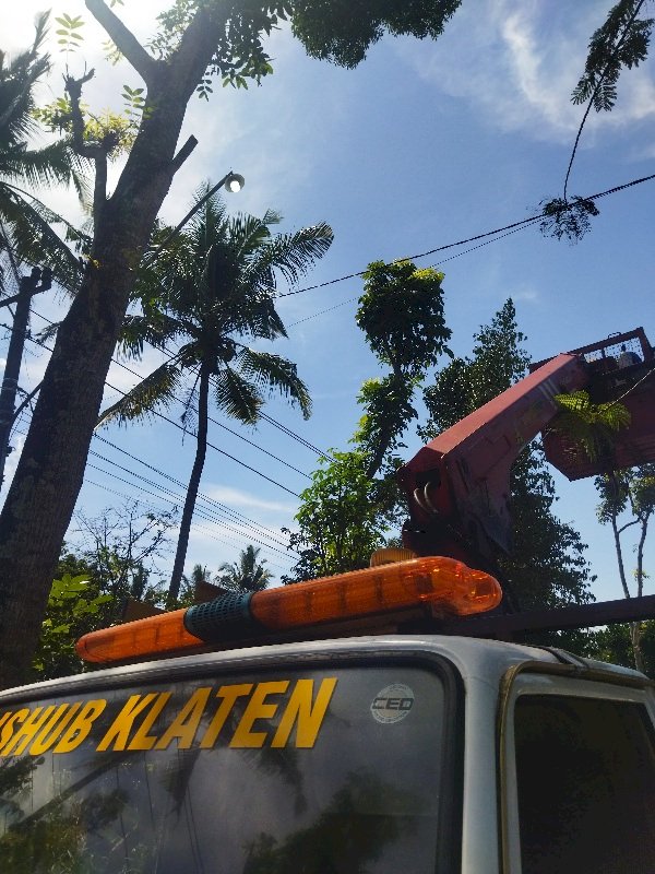 Kabel Putus di Jalan Dompol? Dishub Klaten Gerak Cepat Terangi Malam Anda!