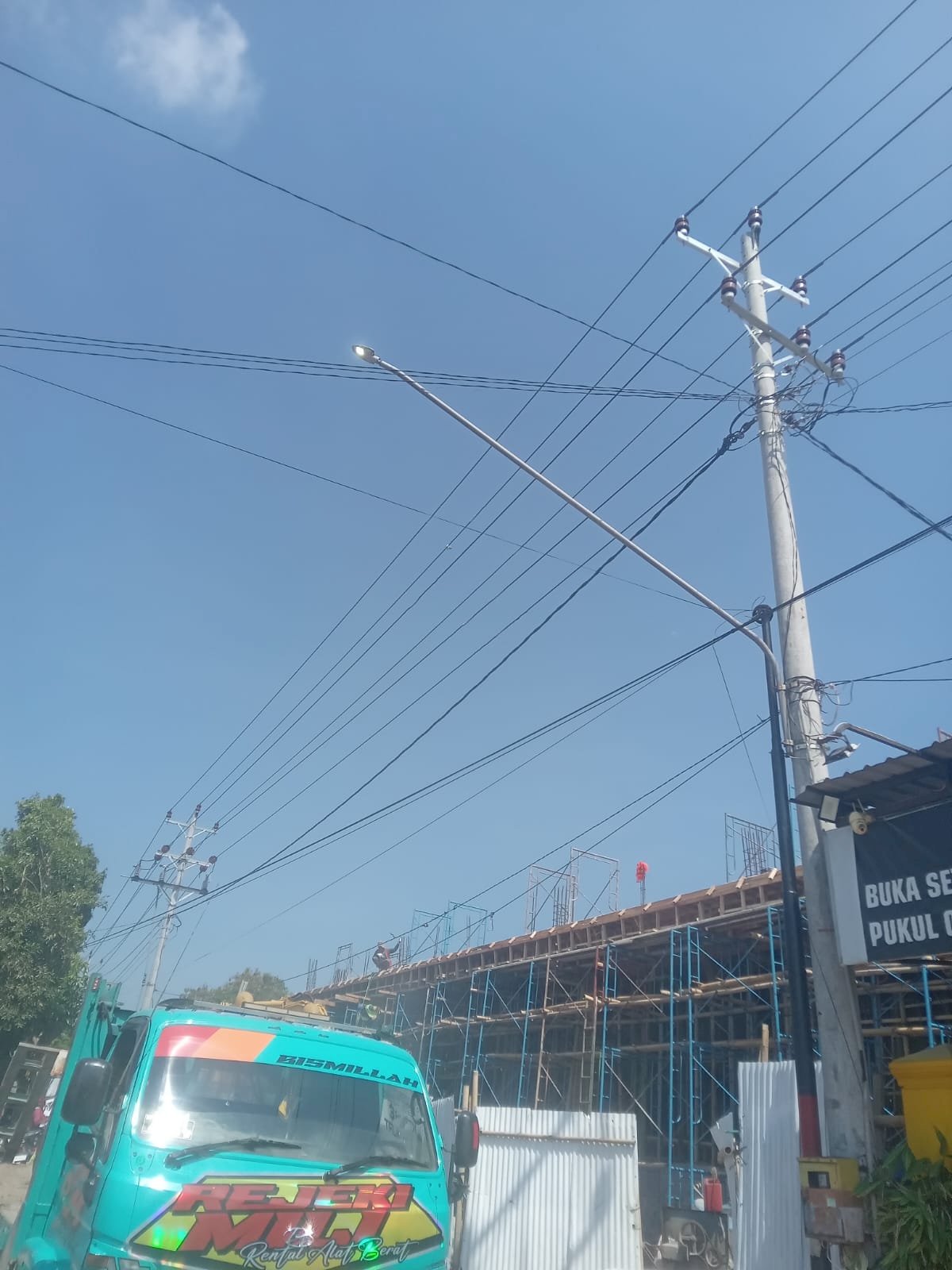 Servis Kilat di Samping Kantor Damkar Bikin Jalan Lebih Aman!