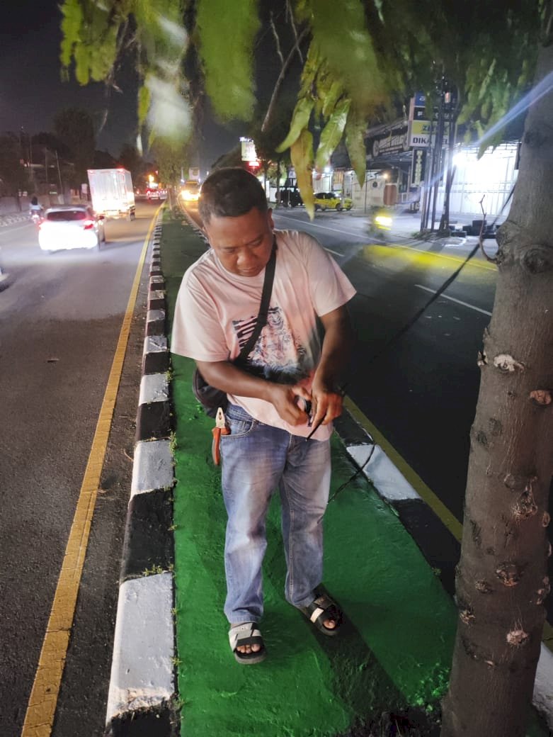 Respon Cepat! Kurang dari 2 Jam, Kabel PJU Putus di Jalan Yogya-Solo Langsung Diperbaiki Dishub Klaten