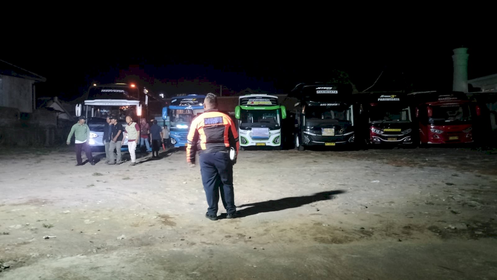Tegas dan Humanis, Tim Parkir TJU Dishub Klaten ‘Gebrak’ Parkir Liar di Jalan Merbabu
